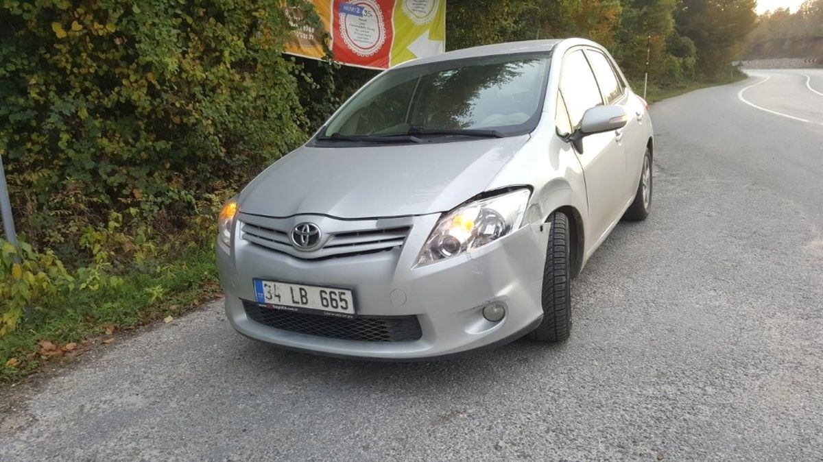 Otomobille Çarpışan Pikap Şarampole Uçtu