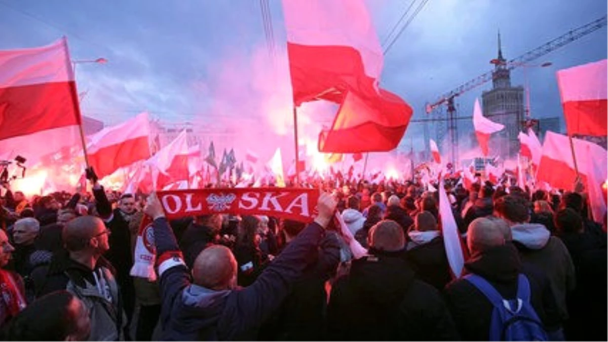 Polonya\'da Bölünmüş Bağımsızlık Kutlamaları