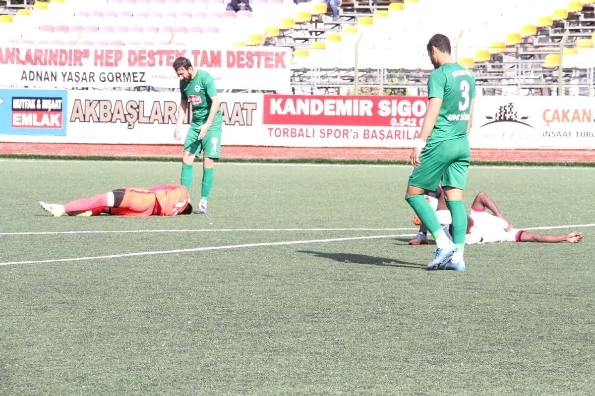 Rakip Oyuncular Çarpıştı, 2 Oyuncu Hastanelik Oldu