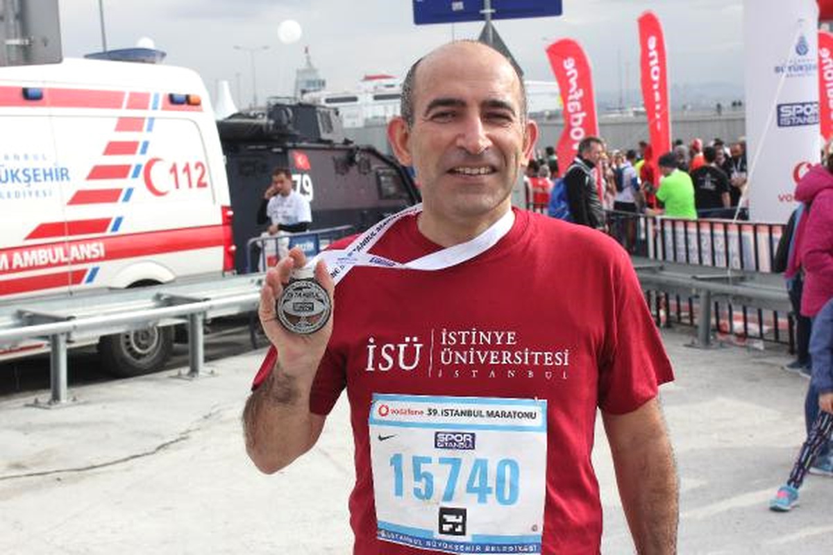 Rektör Öğrencilerine Örnek Olmak İçin Koştu