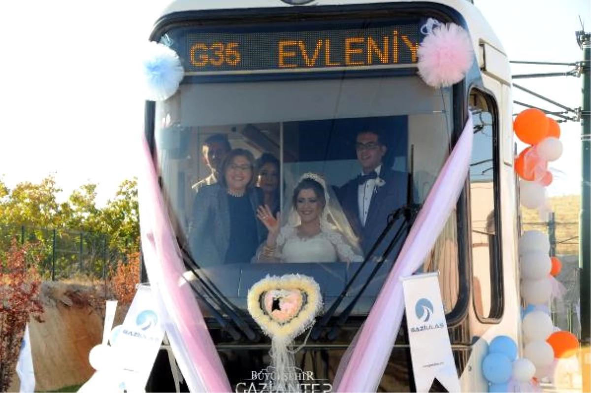 Vatman Çiftin Düğün Aracı Tramvay Oldu