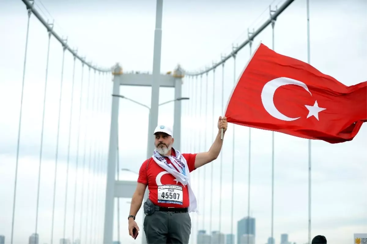 Vodafone 39. İstanbul Maratonu\'nda Renkli Görüntüler Oluştu