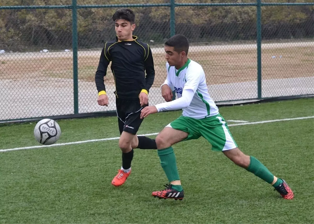 Amatör Futbol U19 Ligi\'nde Demirspor Şampiyonluğunu İlan Etti