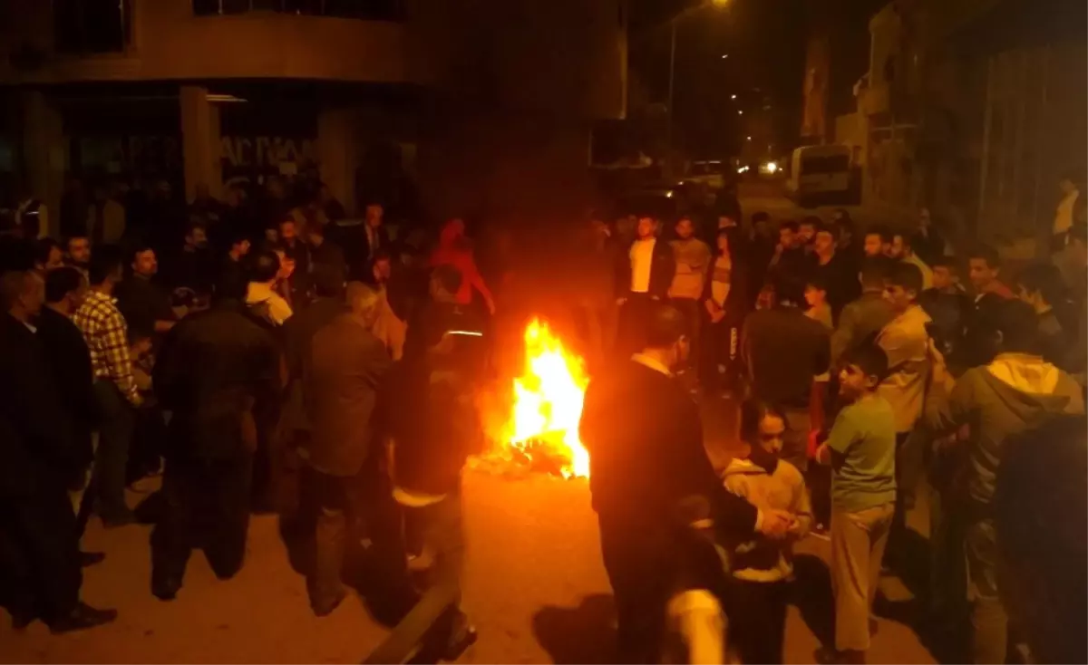 Elektrik Kesintileri Yol Kapatılarak Protesto Edildi