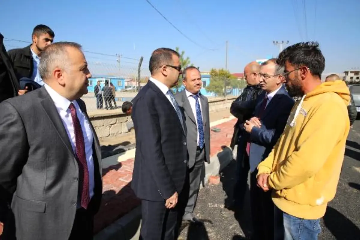 Erciş Kaymakamı ve Belediye Başkan Vekili Yaşar, Yol Çalışmalarını Denetledi