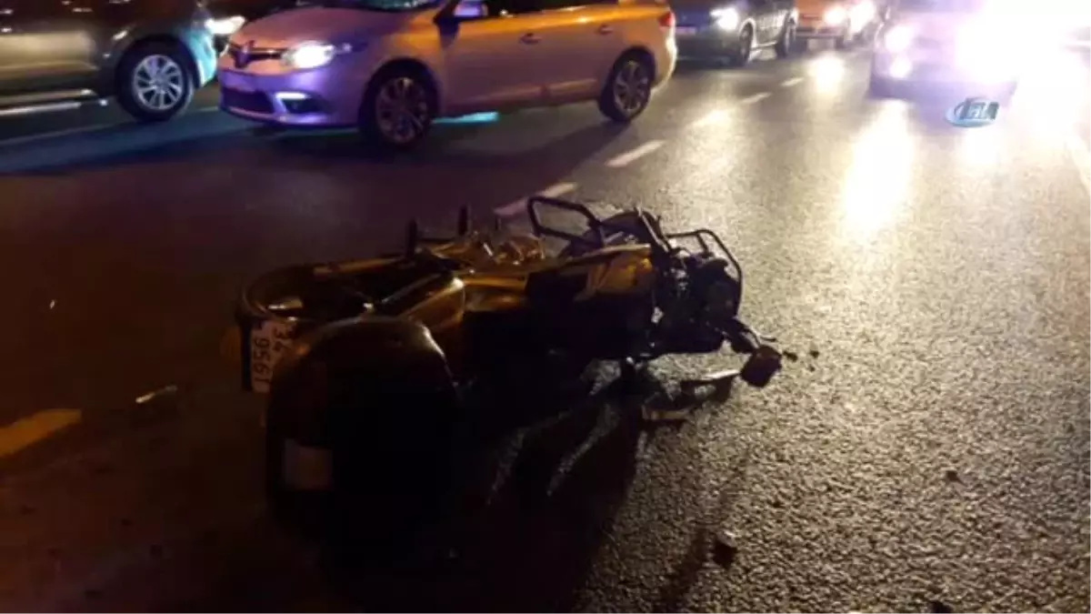 Haliç Köprüsü Çıkışında Motosiklet Otomobile Çarptı: 2 Yaralı