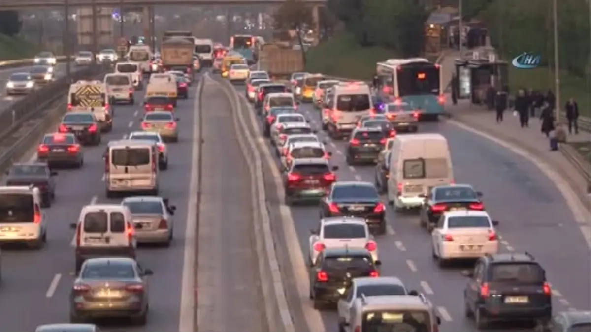 İstanbullulara Mesai Çıkışında Trafik Şoku