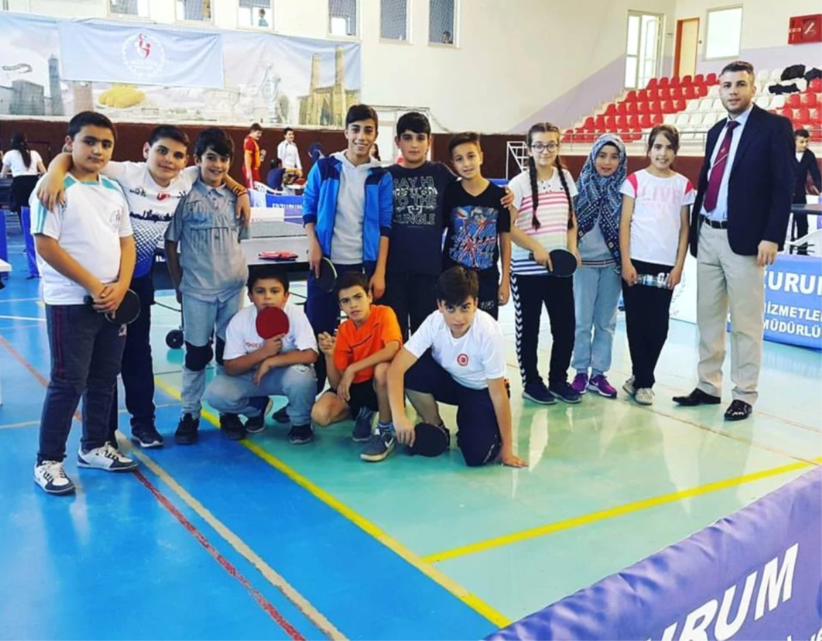 Masa Tenisinde Atatürk Kupası İçin Yarıştılar