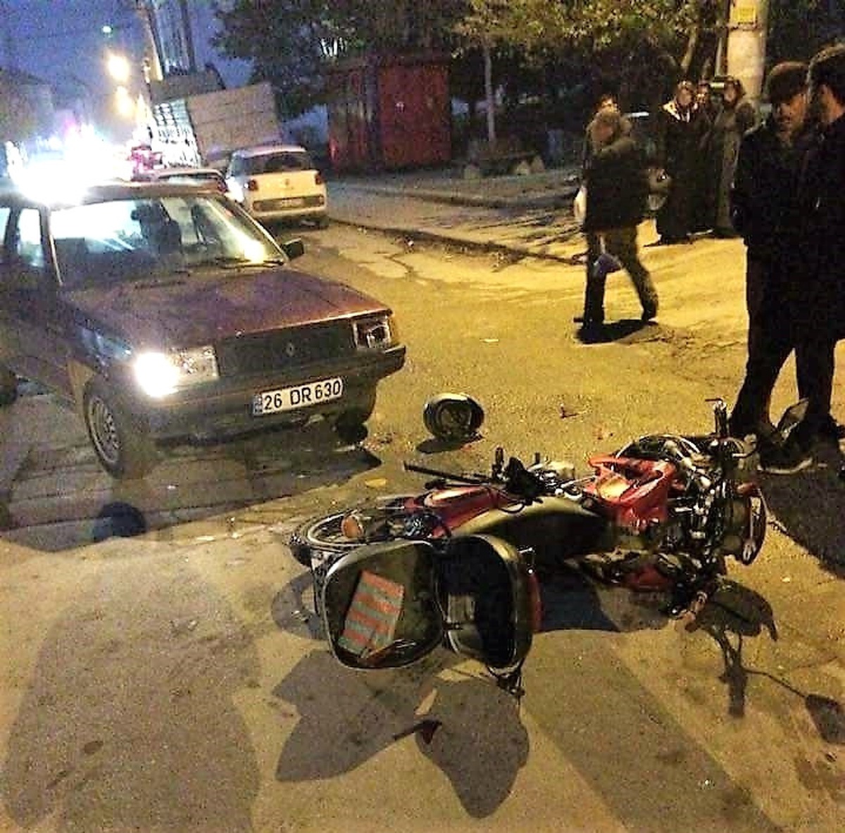 Motosiklet ile Otomobil Çarpıştı: 1 Yaralı