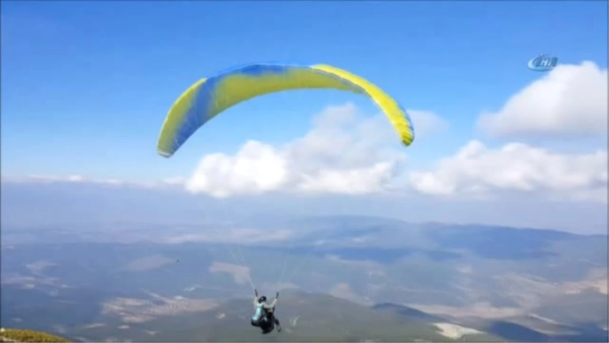 Murat Dağı\'nda Yamaç Paraşütü Keyfi