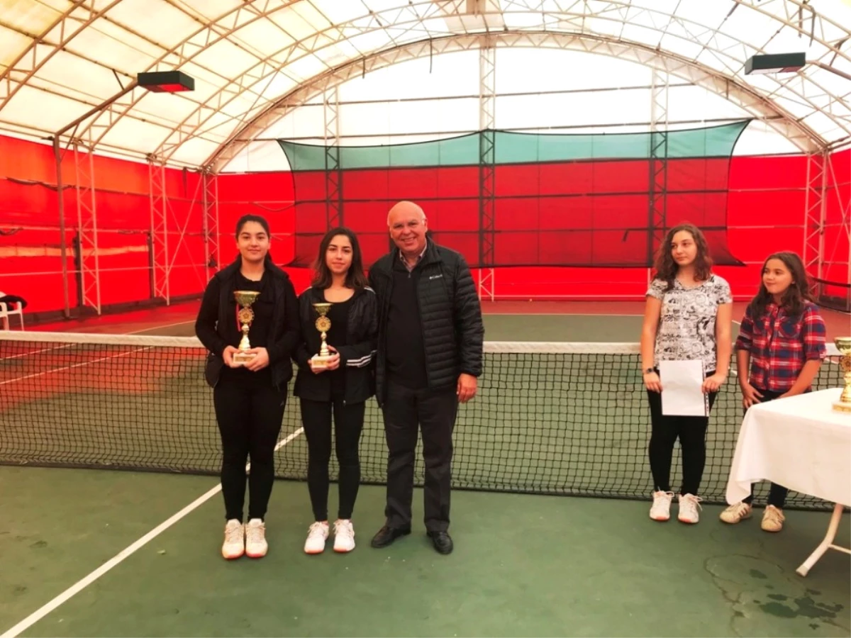 Tenis Turnuvası Ödül Töreni ile Sona Erdi