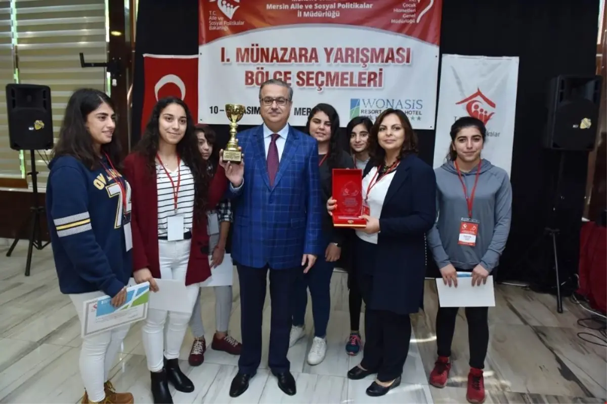 Vali Su, Bölge Birincisi Olan Mersin Çocuk Evleri Sitesi Öğrencilerine Ödüllerini Verdi