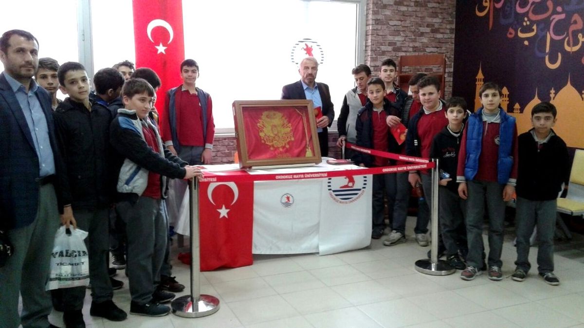 57. Alay Sancağı Okullarda Sergileniyor
