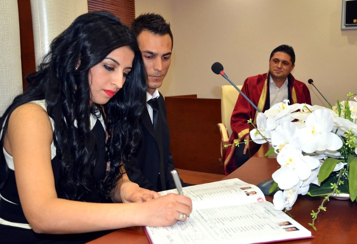 Aliağa\'da 588 Çift Nikah Masasına Oturdu