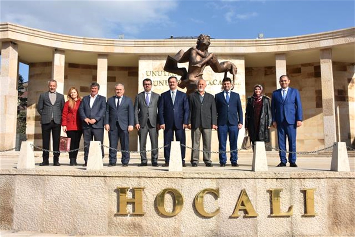 Azeri Büyükelçi Müze Ziyaret Etti