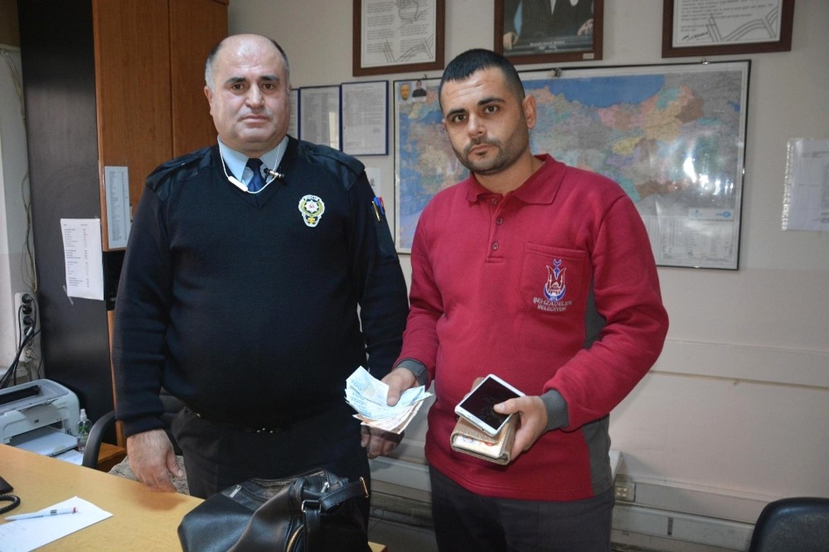 Belediye Personelinden Örnek Davranış