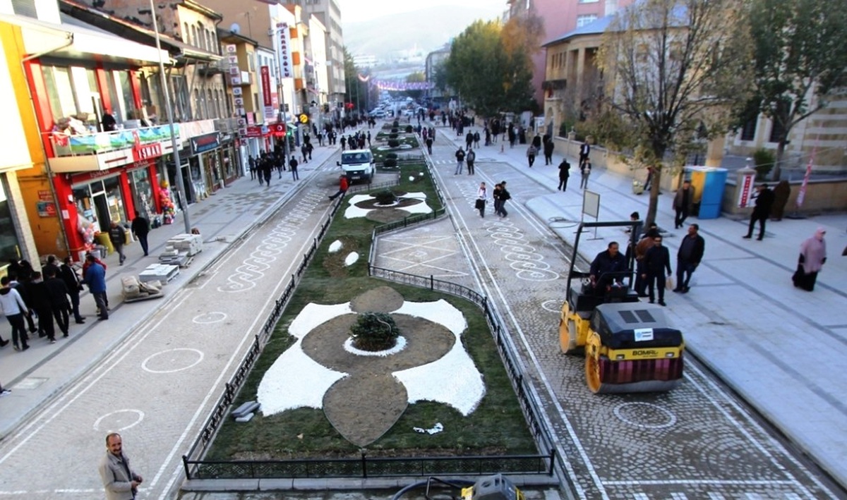 Cumhuriyet Caddesi Göz Kamaştırıyor
