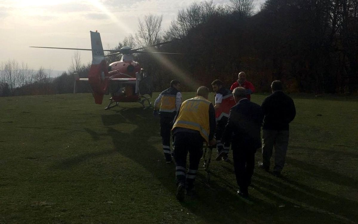 Devrilen Traktörün Altında Kalan Şahıs Ambulans Helikopterle Hastaneye Kaldırıldı