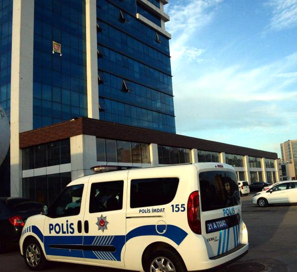 Diyarbakır\'da Müteahhitlik Bürosunu Basan Şüpheli, Teslim Oldu