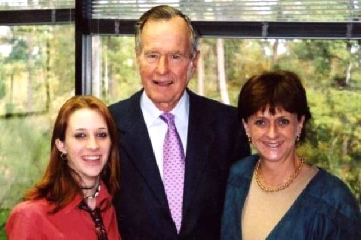 Eski ABD Başkanı George Hw Bush da Cinsel Tacizle Suçlandı