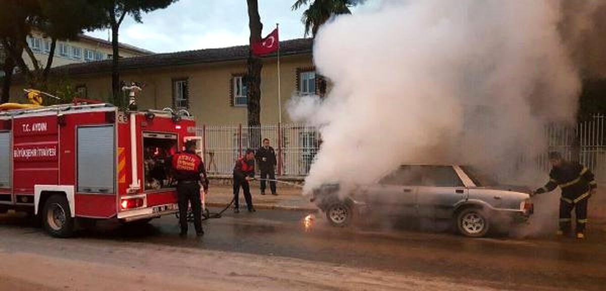 Hareket Halindeyken Alev Alan Otomobil Kullanılmaz Hale Geldi