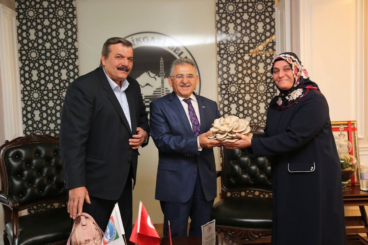 İstiridye Mantarı Yetiştiricileri Başkan Büyükkılıç\'ı Ziyaret Etti