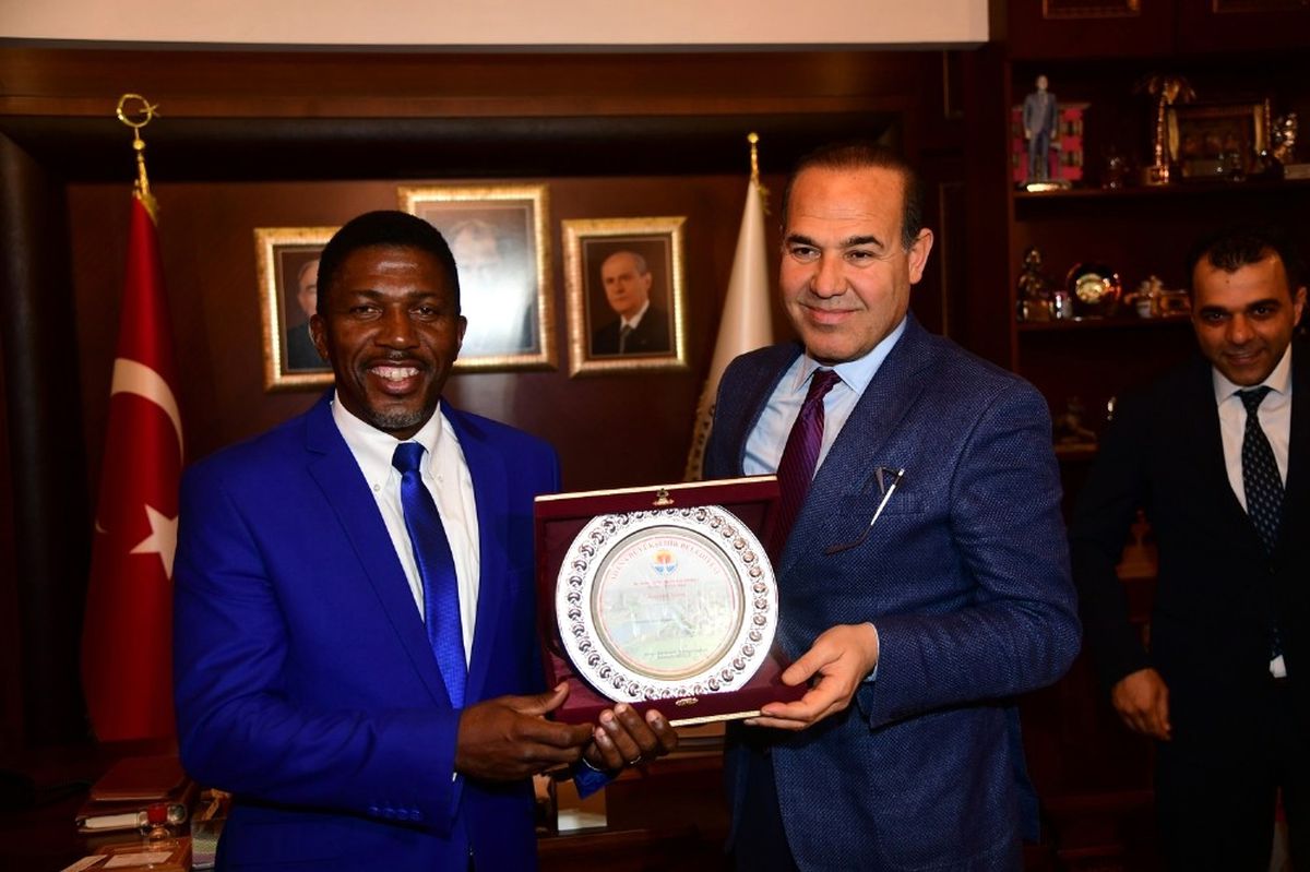 Kampala Belediyesi\'nin Rol Modeli Başkan Sözlü