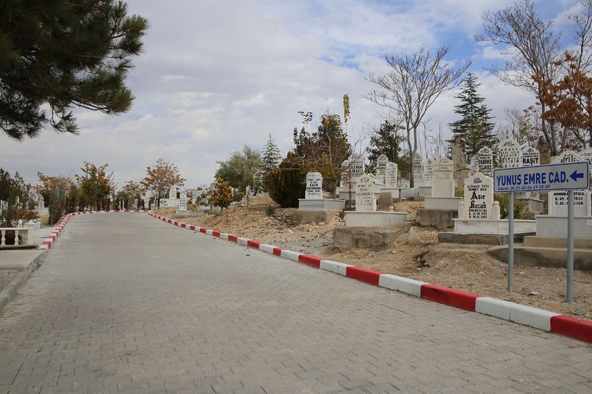 Karaman Belediyesi\'nden Mezarlık Düzenlemesi