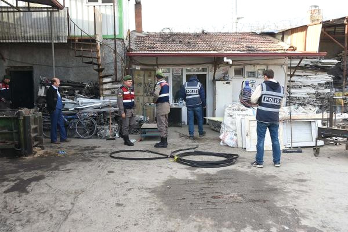 Kütahya\'da Hırsızlık Operasyonu: 20 Kişi Gözaltında