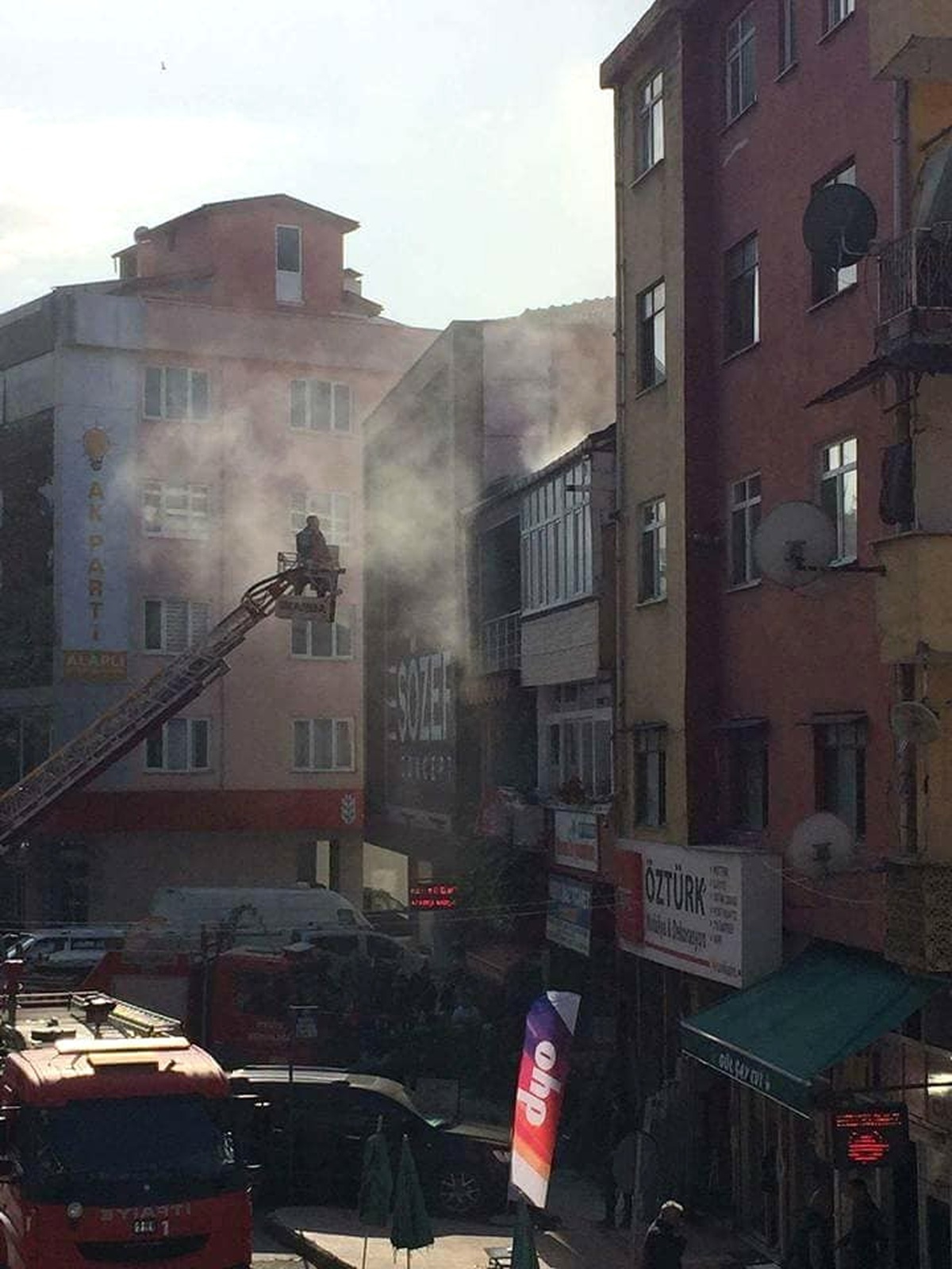 Lokantanın Bacasında Çıkan Yangını İtfaiye Söndürdü