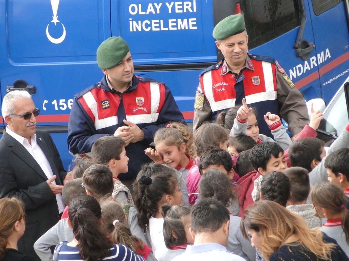 Minik Öğrenciler Jandarma ile Tanıştı