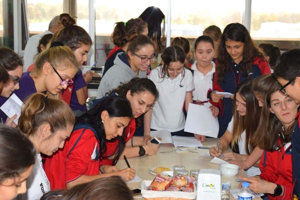 Nilüfer\'in Sultanları Öğrencilerle Panelde Buluştu