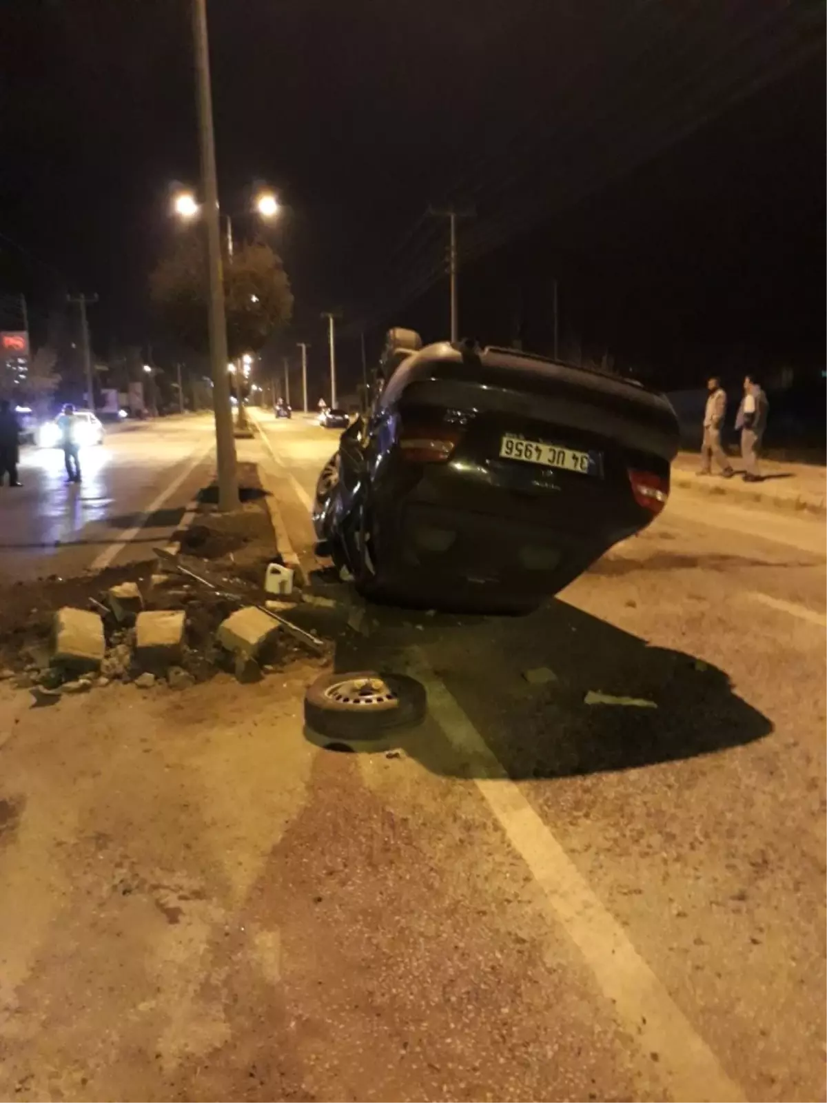 Takla Atıp Sürüklenen Otomobilden Yaralı Kurtuldu