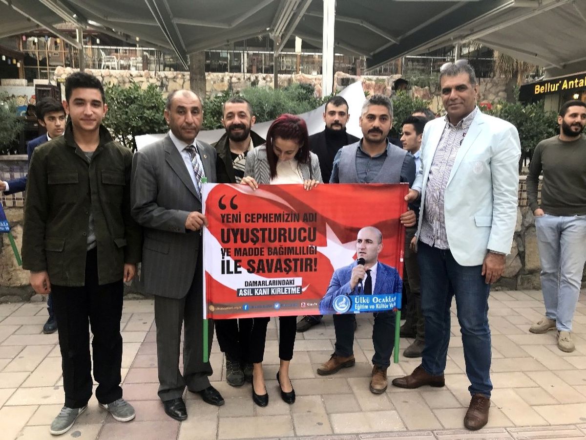 Ülkü Ocakları ve Uteskon\'dan Madde Bağımlılığına Karşı Farkındalık Kampanyası