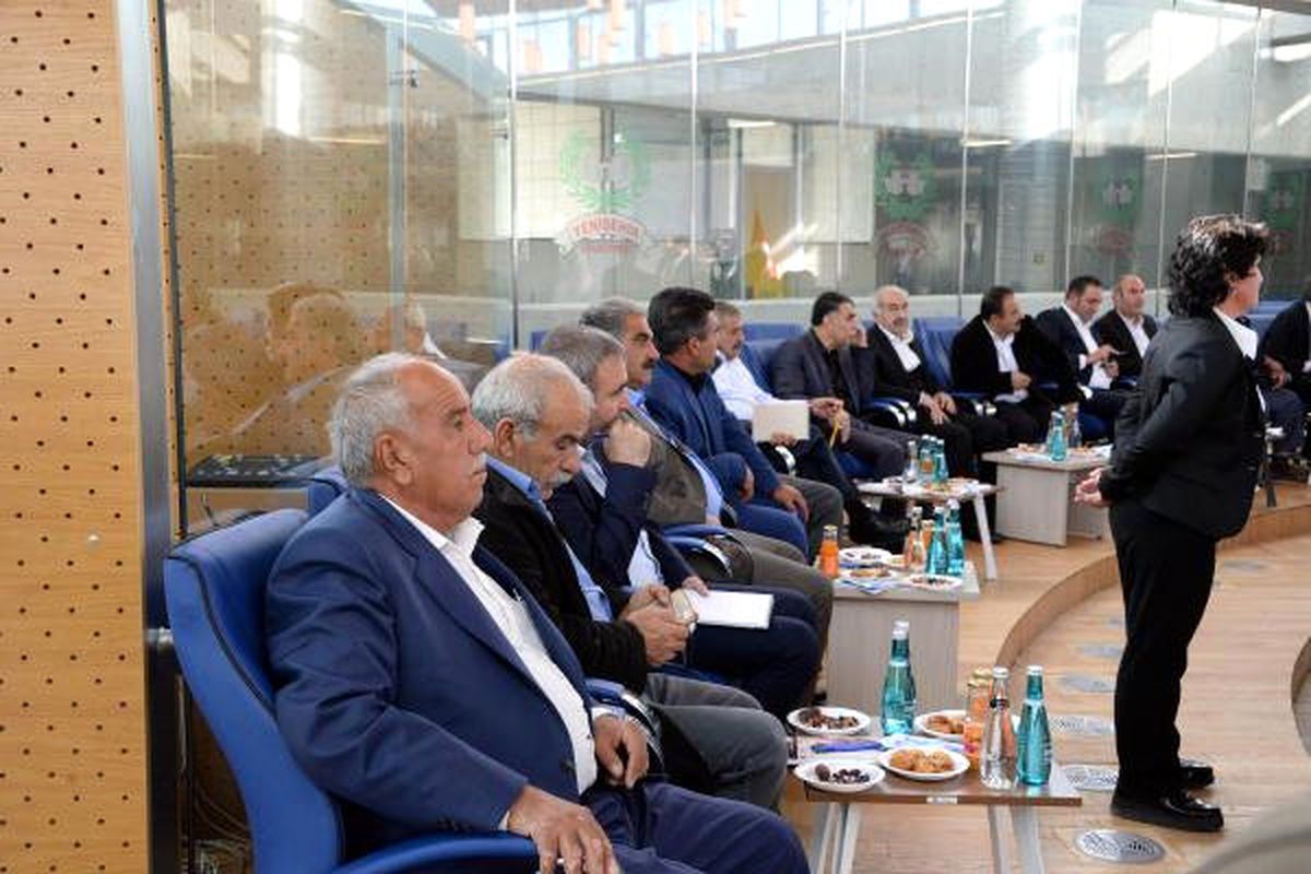 Vali Güzeloğlu\'ndan Muhtarlara: Vicdani Vekilimizsiniz
