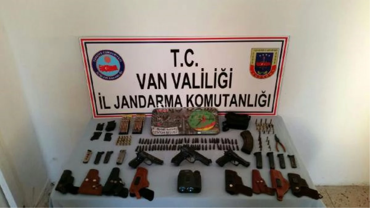 Van\'da, PKK Operasyonunda Silah ve Mühimmat Ele Geçti