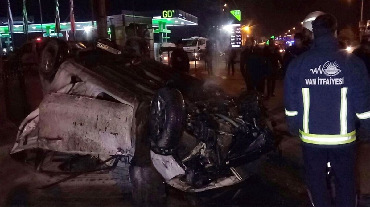 Van\'daki Trafik Kazasında Yaralananlardan Biri Hayatını Kaybetti