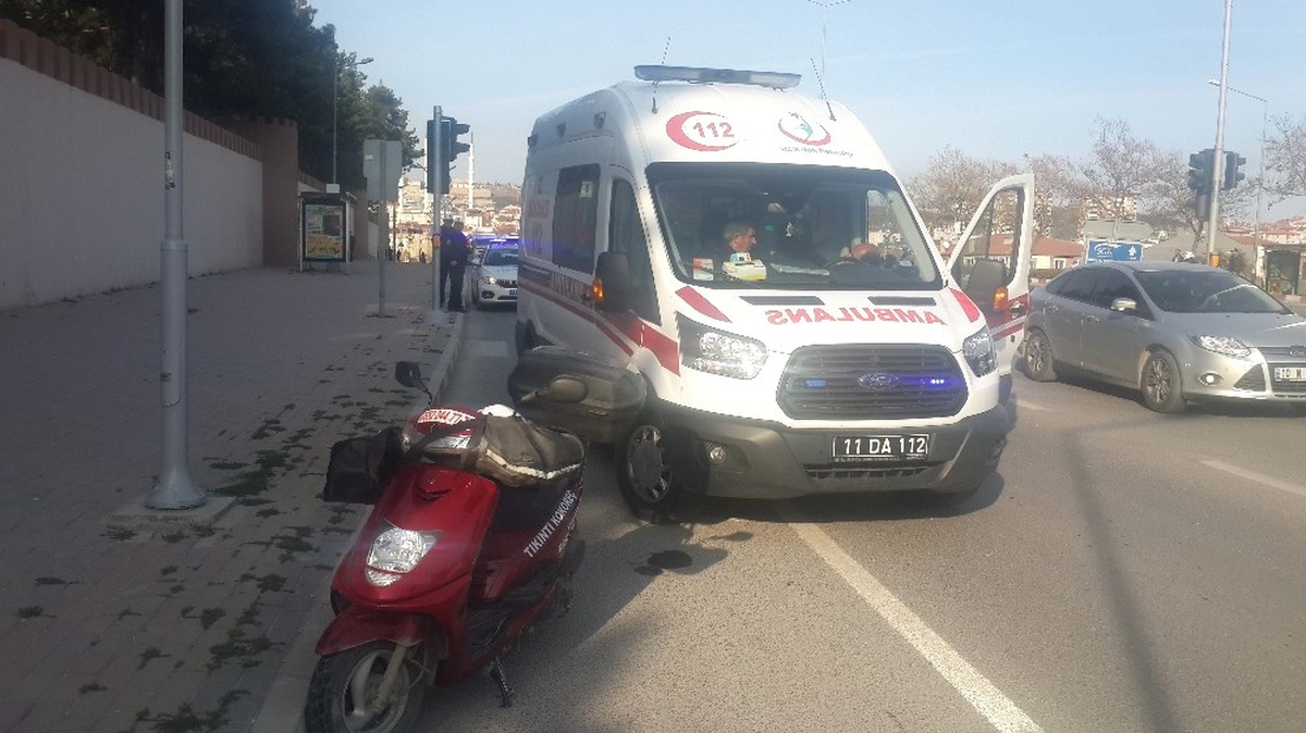 Yayaya Çarpan Motosiklet Sürücücü Aracını Bırakıp Kaçtı