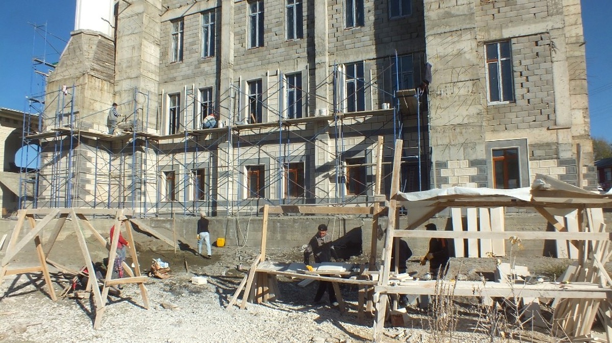 1071 Malazgirt Kümbet Camii Bitirilemiyor