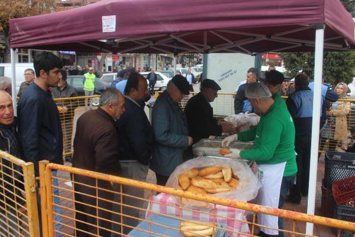 5 Bin Kişiye Ekmek Arası Hamsi
