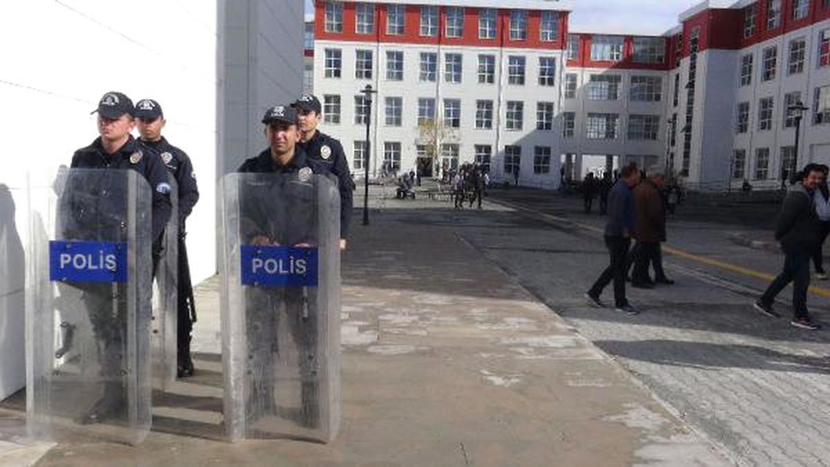 Aksaray Üniversitesi\'nde Gerginlik: 3 Yaralı, 12 Gözaltı