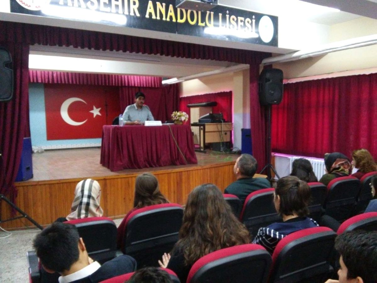 Akşehir\'de Anadolu Lisesinde Kariyer Günleri Düzenleniyor