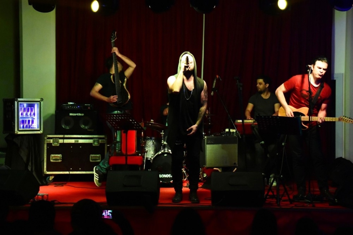 Alternatif Sahne Konserleri Aytuğ Ezen Band ile Devam Etti