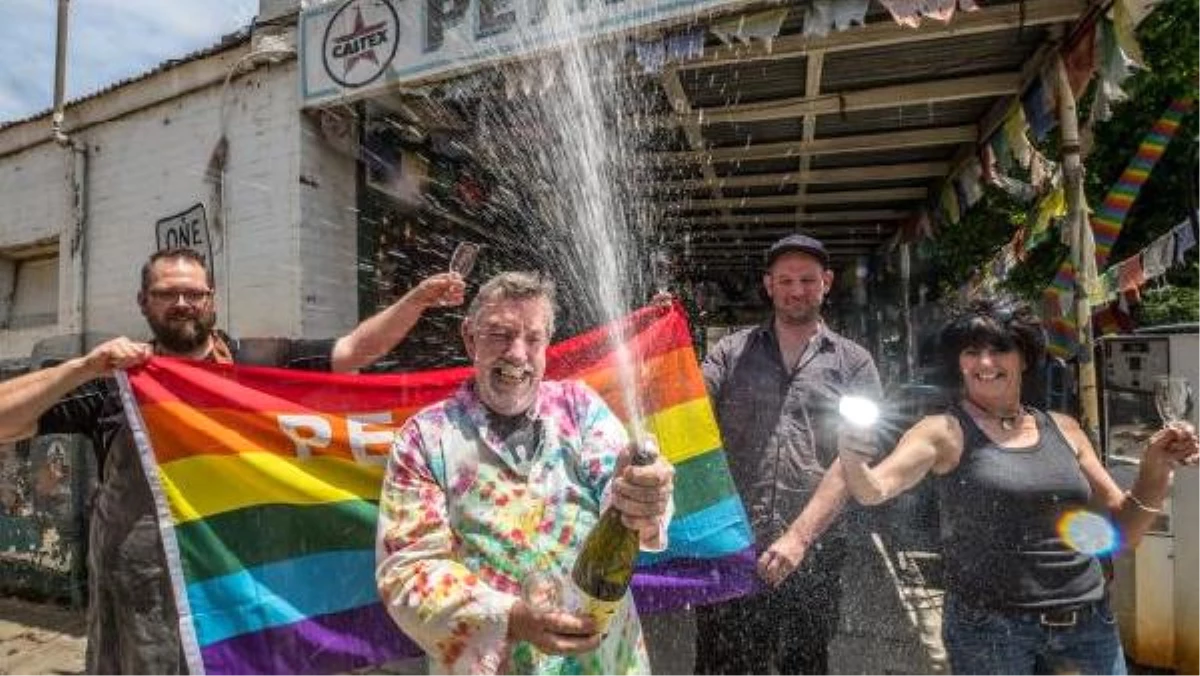 Avustralya\'da Halk Eşcinsel Evlilikleri Onayladı, Yüzde 61,6 "Evet" Dedi!