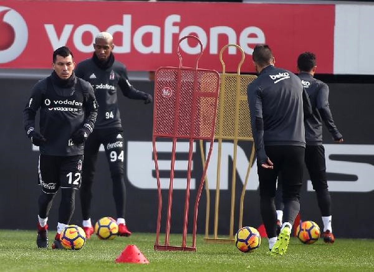 Beşiktaş, Kondisyon ve Taktik Çalıştı