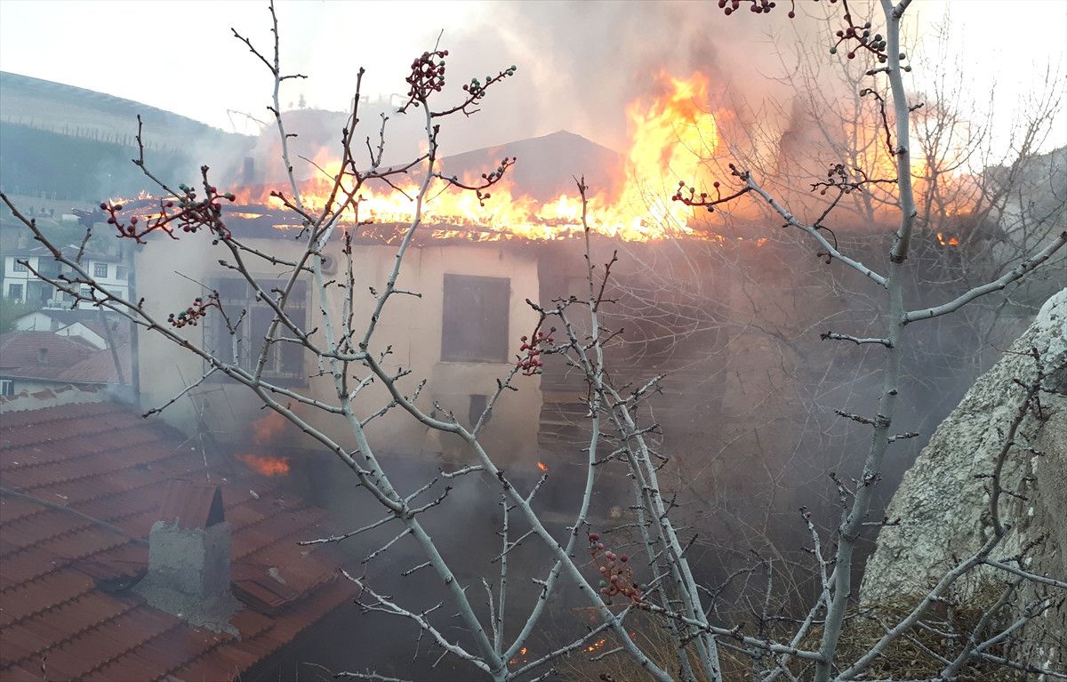 Beypazarı\'nda Ev Yangını