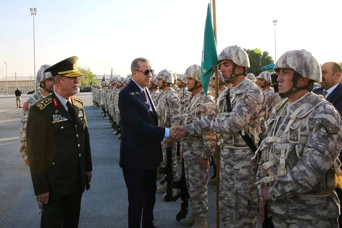 Cumhurbaşkanı Erdoğan\'dan Katar\'daki Türk Komutanlığına Ziyaret