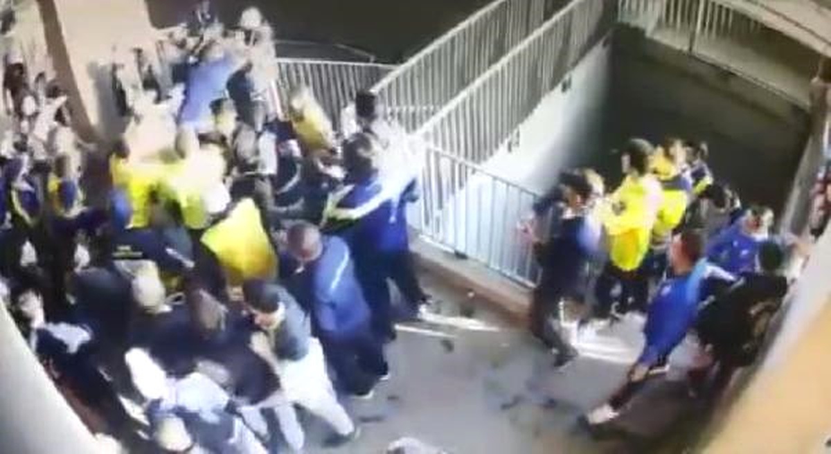 Derbide 1 Kişinin Tribünde Bıçaklandığı Kavga Kamerada