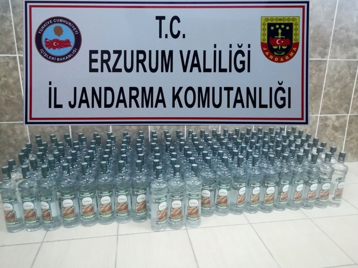 Erzurum\'da 161 Şişe Kaçak Alkol ile Bin Paket Kaçak Sigara Ele Geçirildi