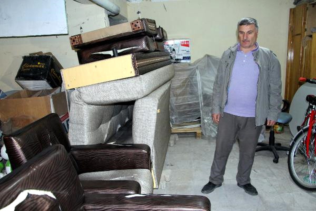 Girdikleri Dairelerdeki Eşyayı Talan Ettiler
